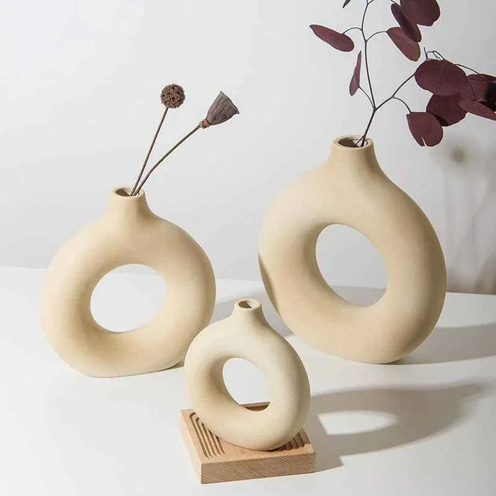 Minimalist Ceramic Round Vase – Modern Home Decor Accent