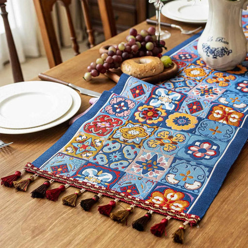 Beetozee Retro-Luxury Table Runner – Elegant & Bold Décor Accent